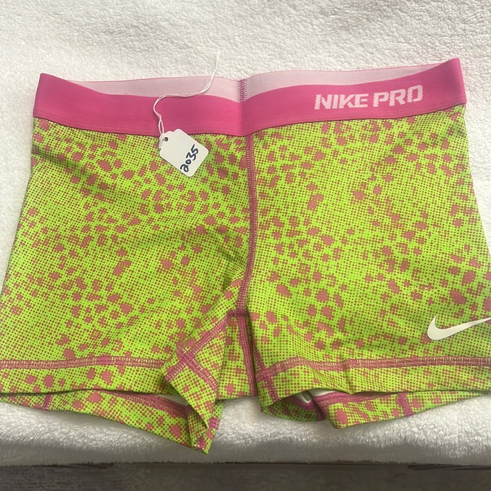 New without tags Nike pro workout shorts, size medium